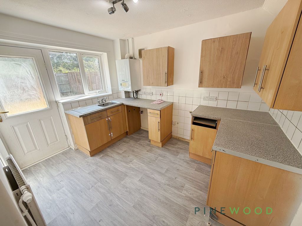 Property photo 3 of 11 Kitchen