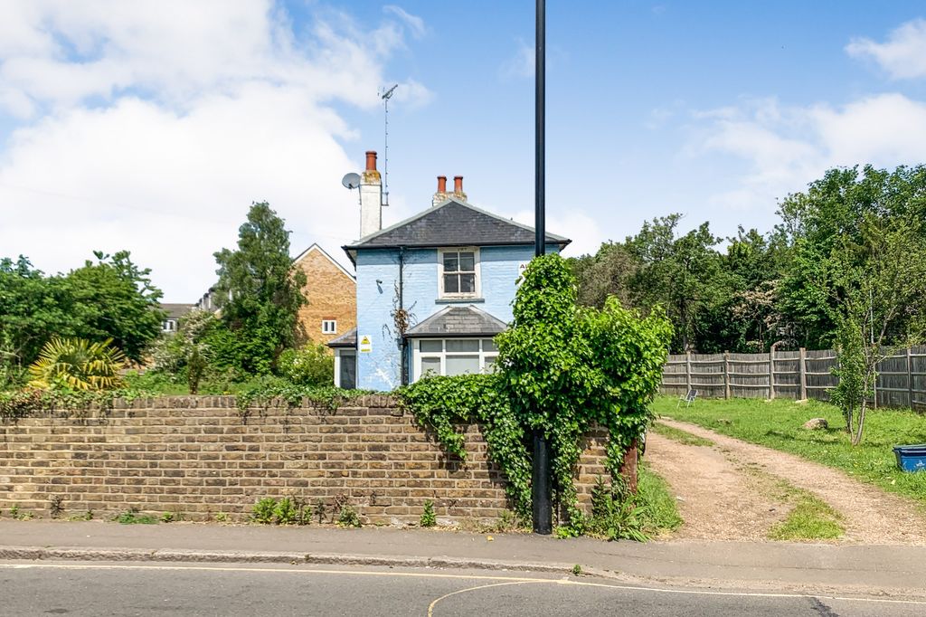 Property photo 3 of 12 28 And 30 High Street, Hounslow, Middlesex, Tw5 9Rg
