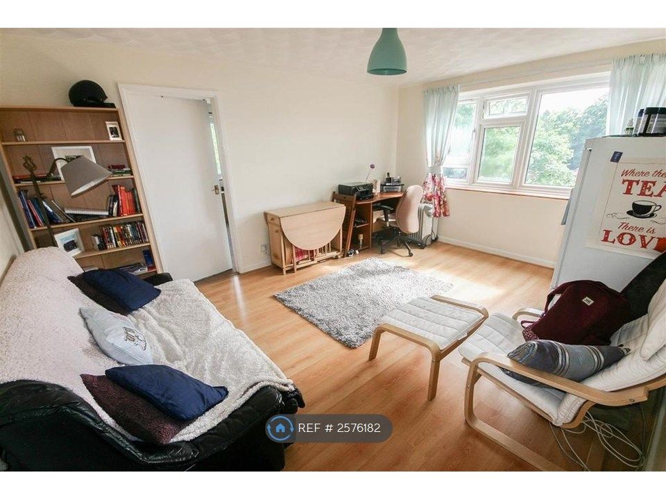 Property photo 2 of 7 Living Room