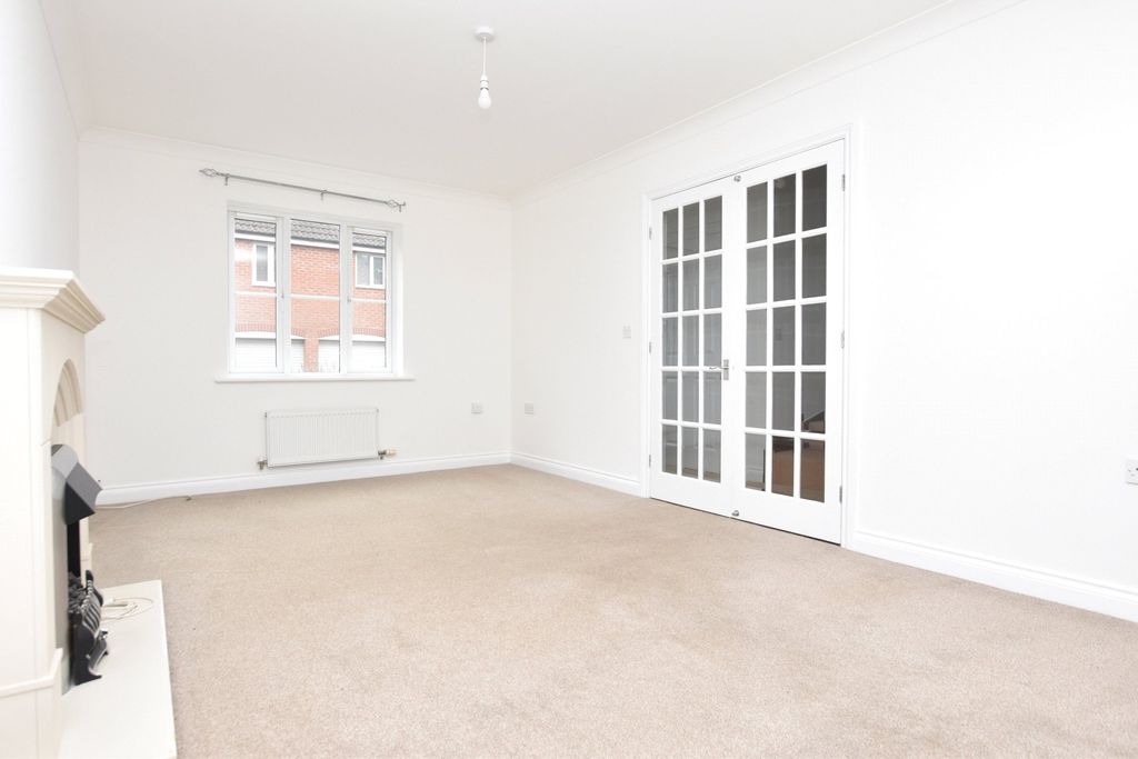 Property photo 3 of 13 Living Room