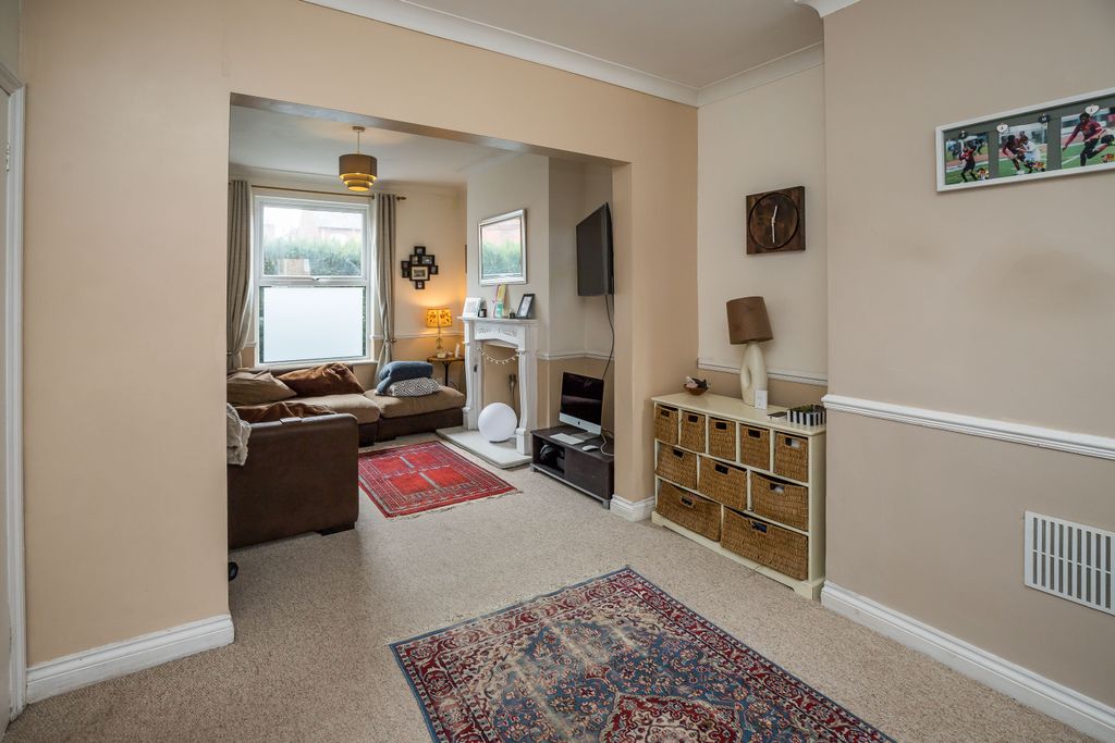Property photo 3 of 14 Image00007Yopa