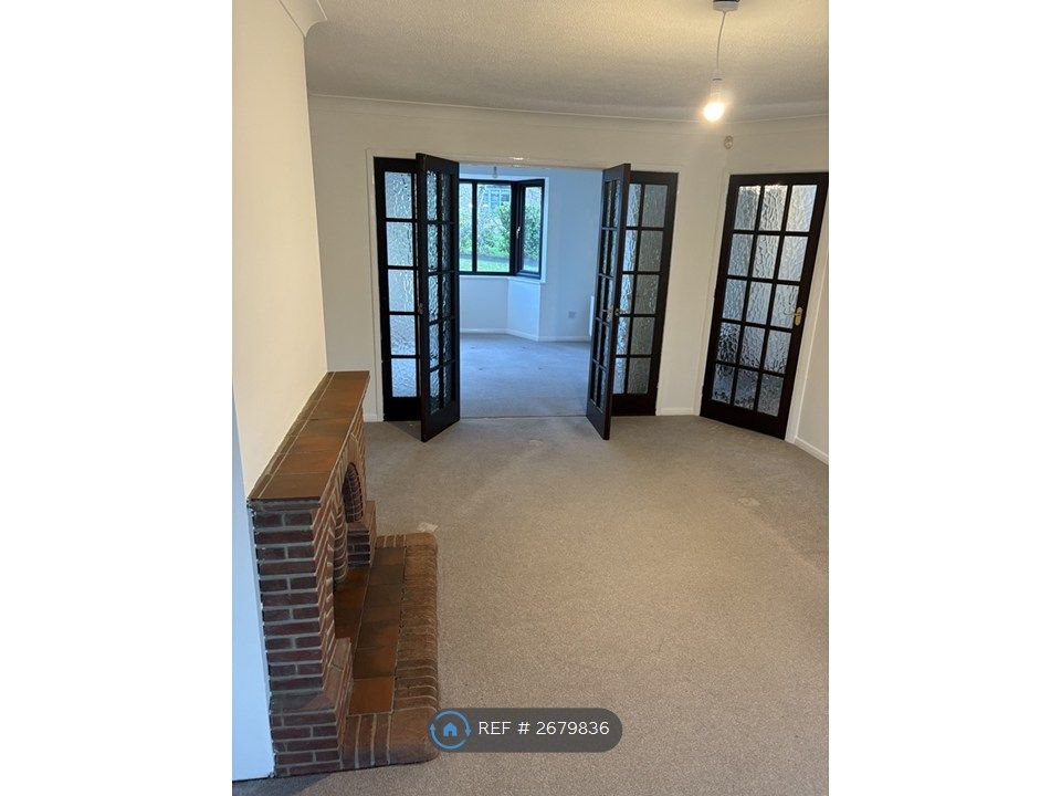 Property photo 2 of 14 Lounge