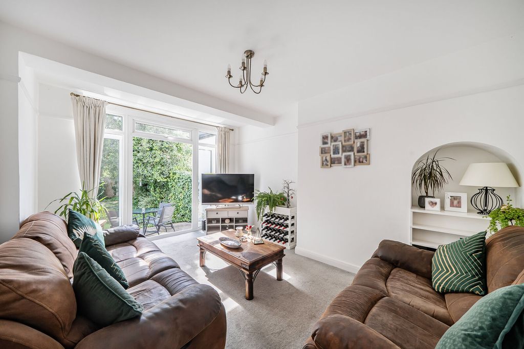 Property photo 2 of 12