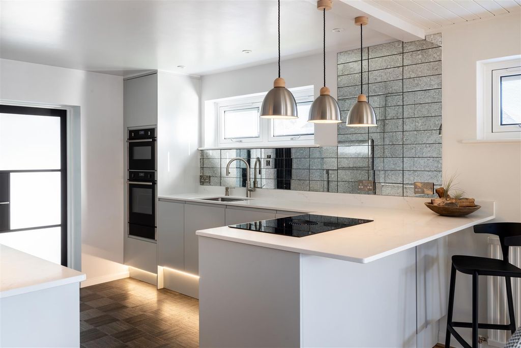 Property photo 2 of 25