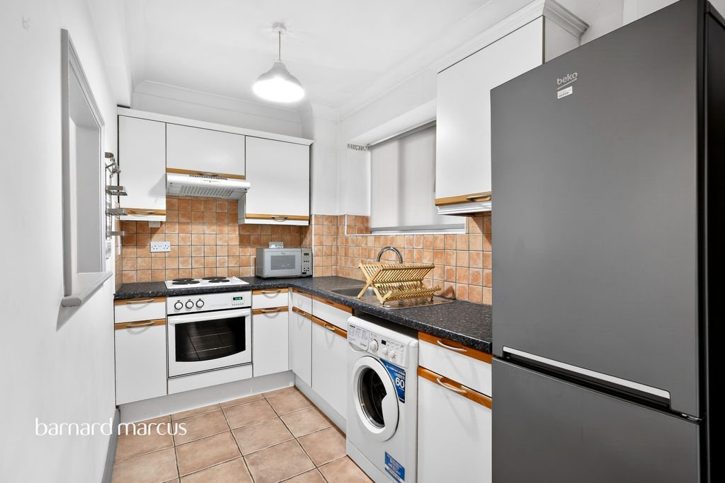 Property photo 3 of 7 Kitchen