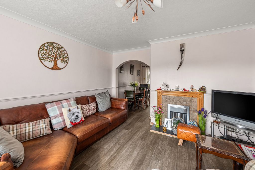 Property photo 3 of 31