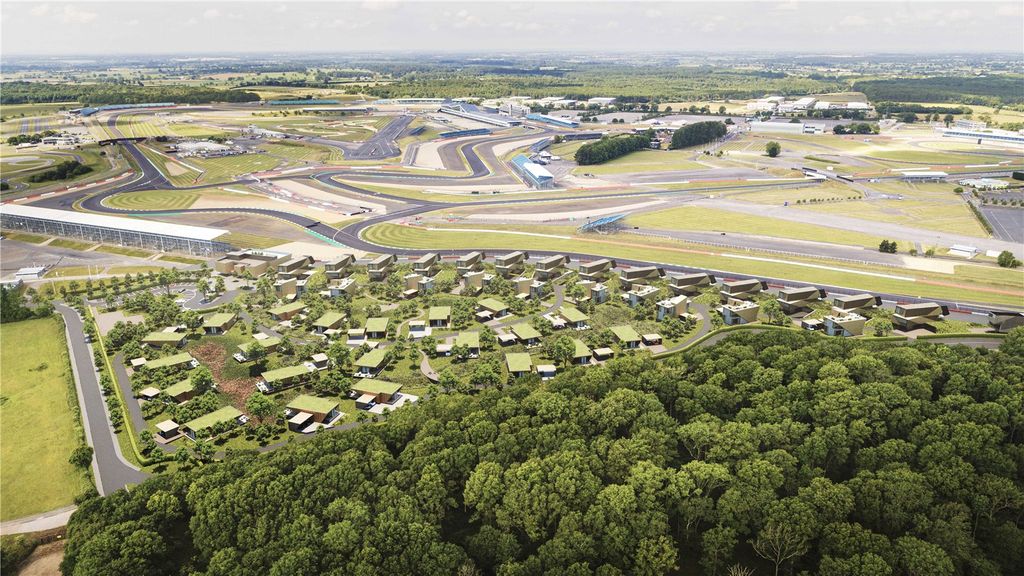 Property photo 3 of 27 Escapade Silverstone