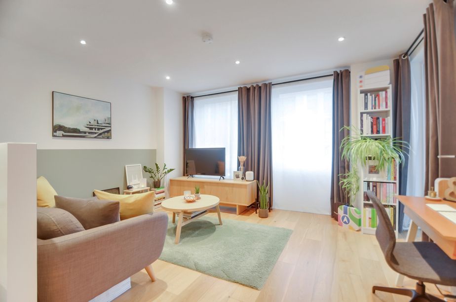 Property photo 3 of 26 Lounge Area (1).Jpg