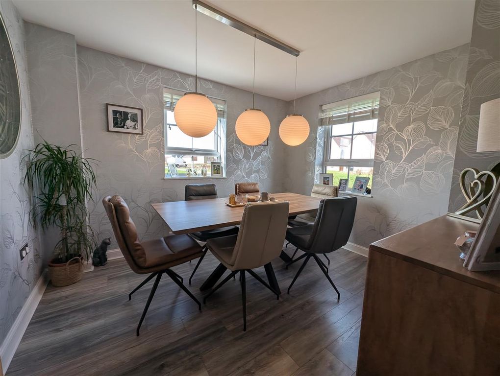 Property photo 3 of 18 Dining Room