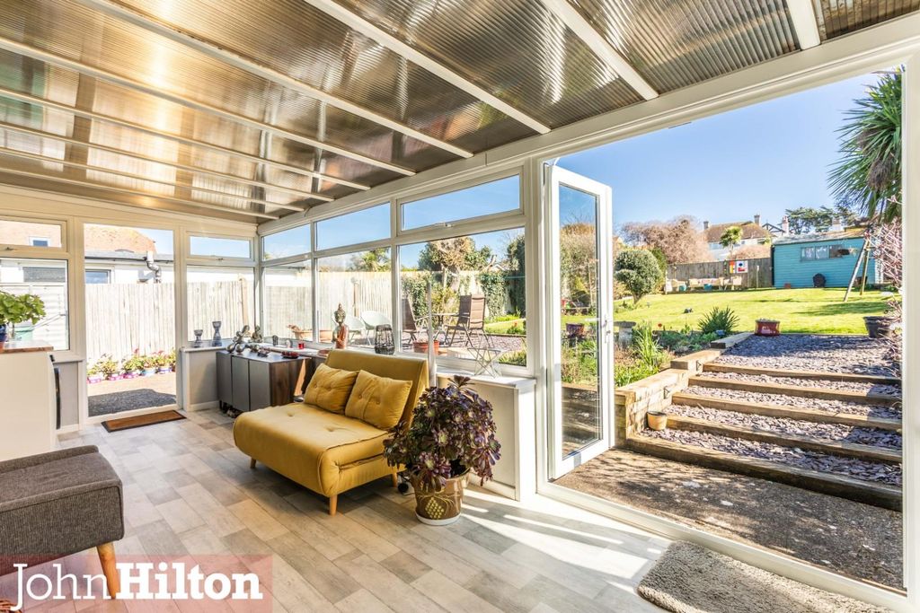 Property photo 2 of 23 Fairlight Avenue81.Jpg