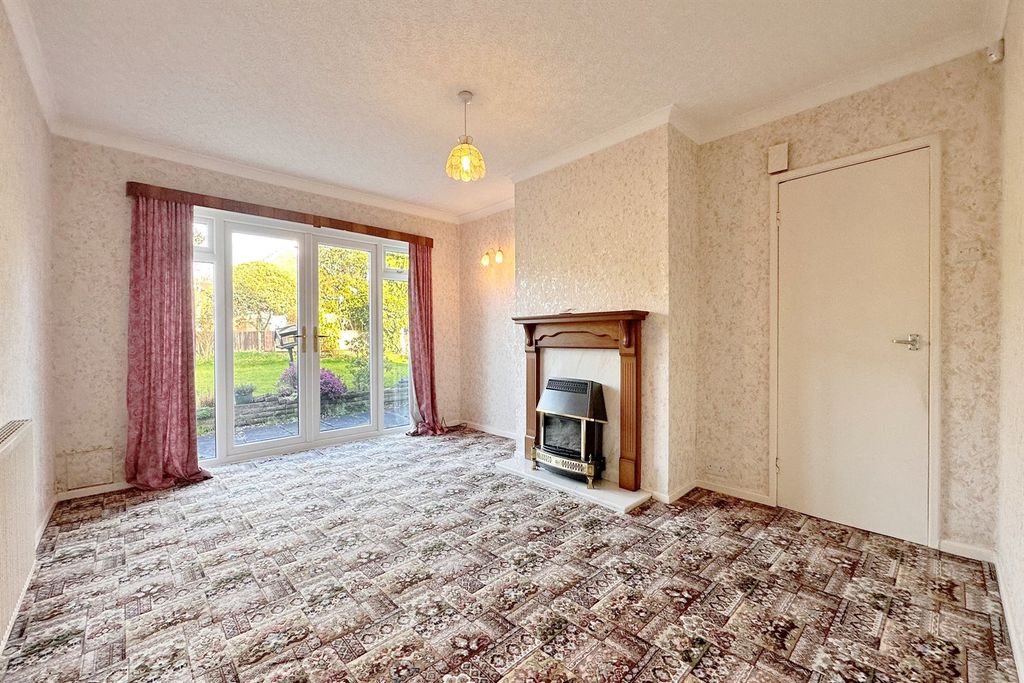 Property photo 2 of 14 Lounge