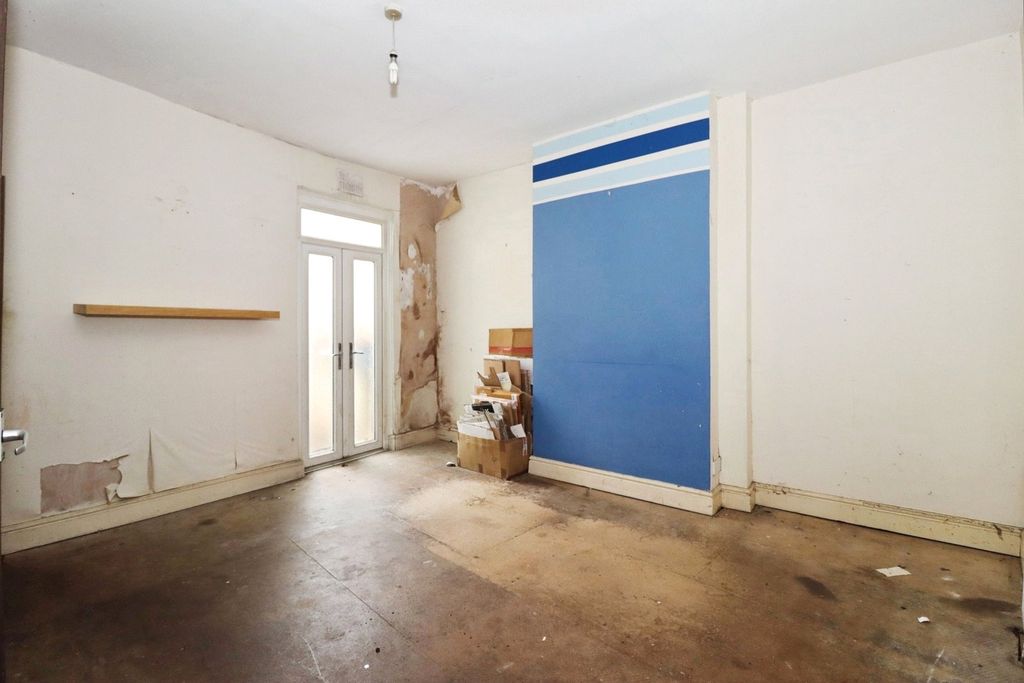 Property photo 3 of 17 Photo