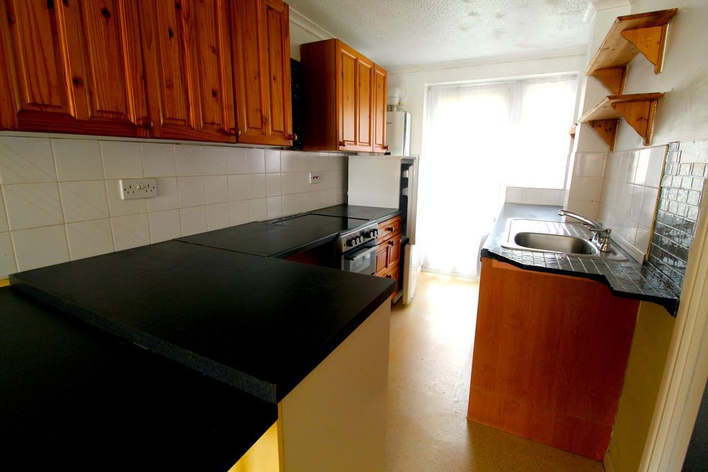 Property photo 3 of 7 Kitchen