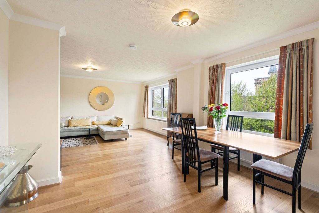 Property photo 3 of 23