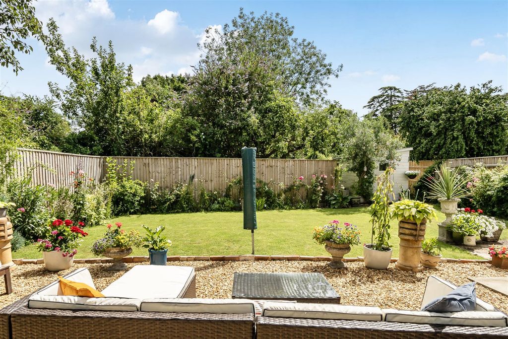 Property photo 2 of 25 Garden