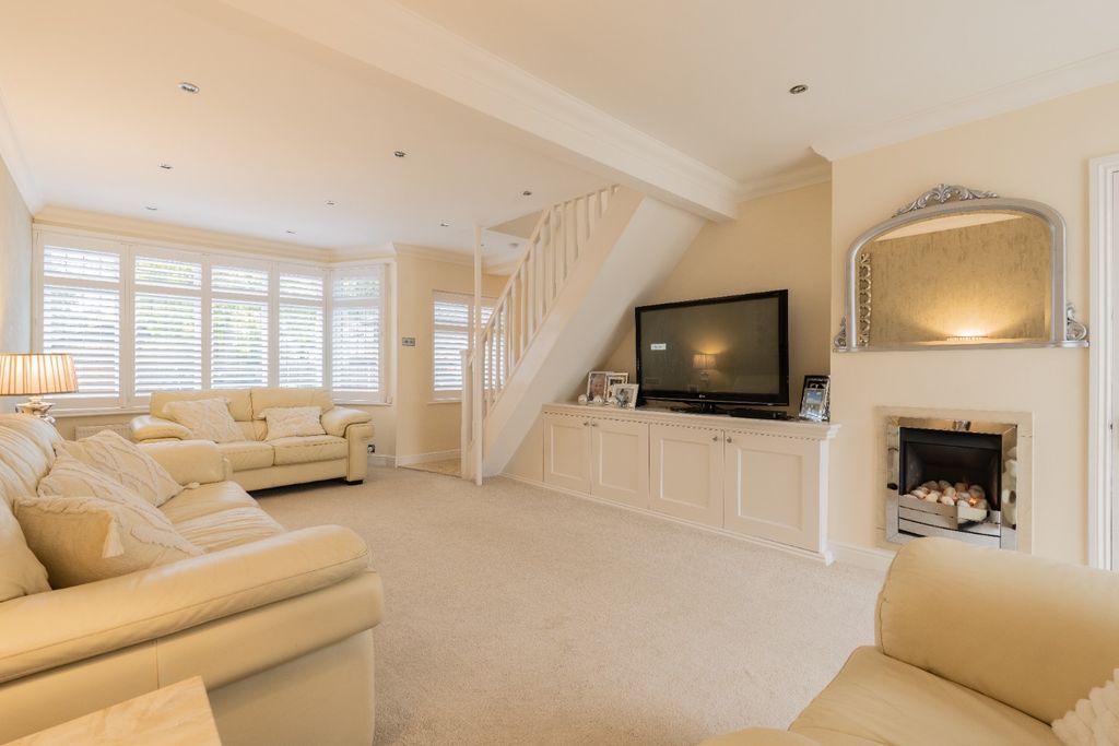 Property photo 2 of 17 4543493