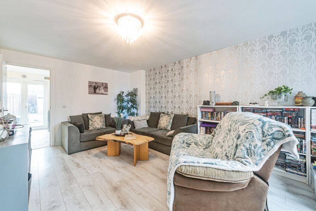 Property photo 3 of 20 Pbox-Img.Jpg