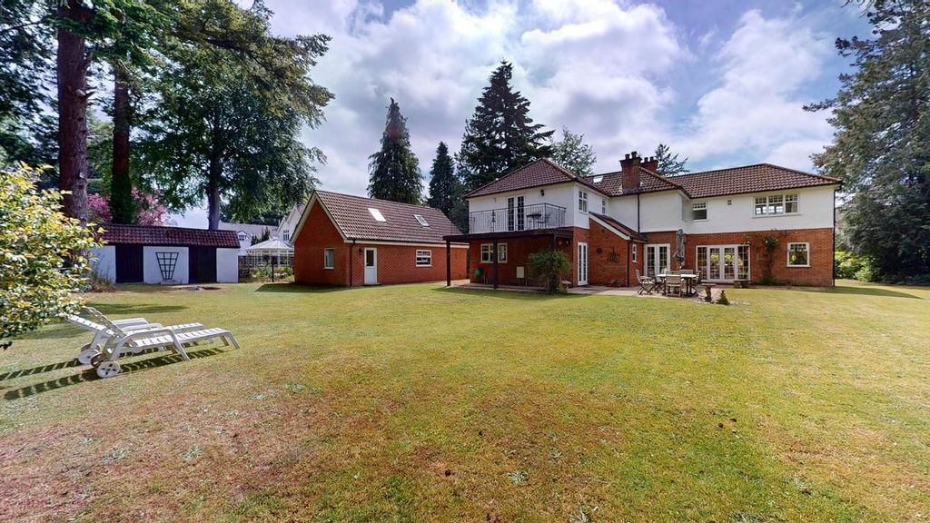 Property photo 2 of 35