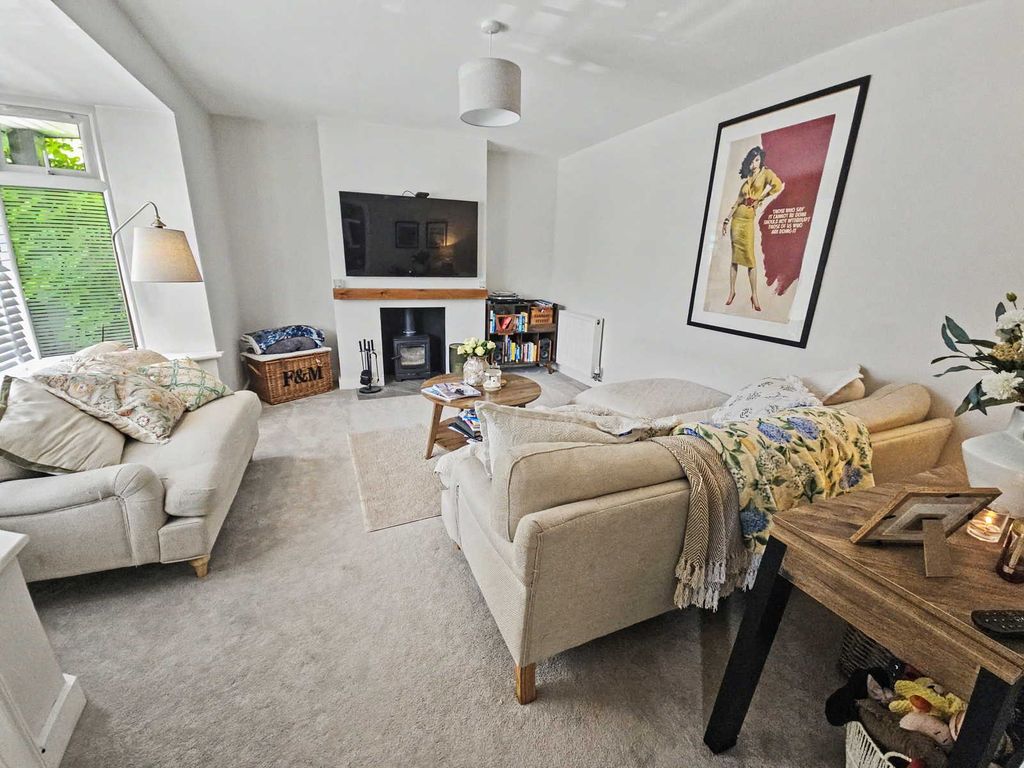 Property photo 3 of 21 Loounge