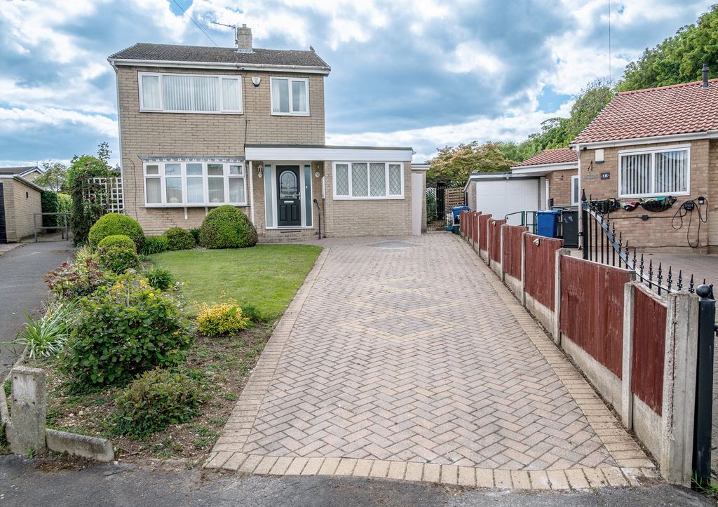 Property photo 1 of 20 15 Ascott Drive, Cusworth Extra-B