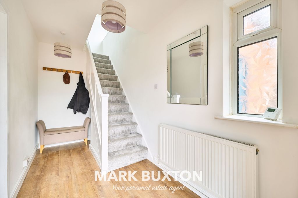 Property photo 2 of 27