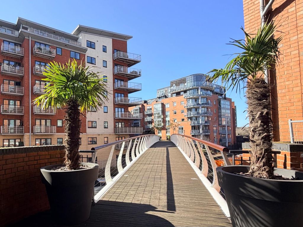Property photo 1 of 34 Prestigious 1-Bedroom Apartment For Sale King Edwards Wharf, B16