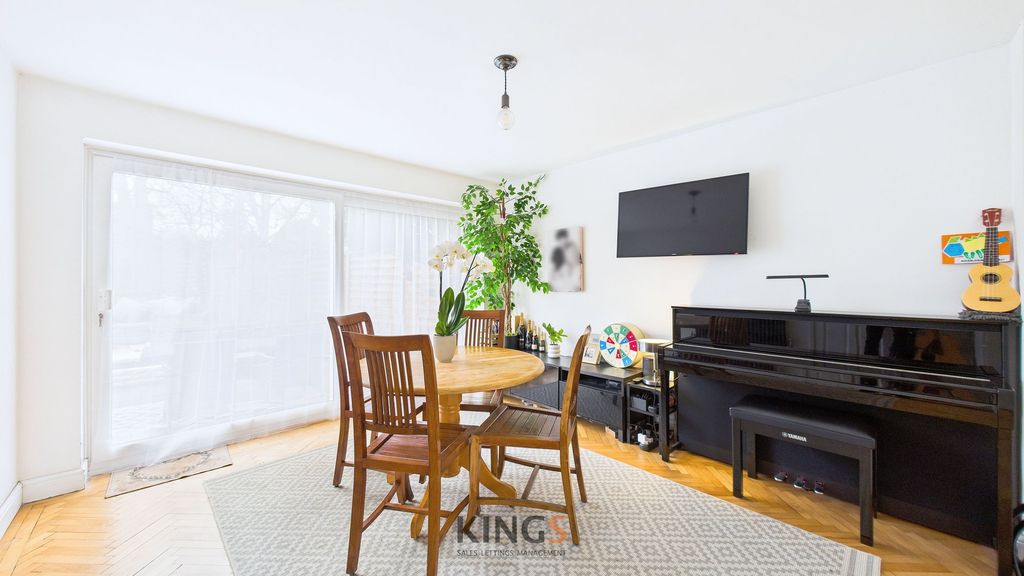 Property photo 3 of 29 Dining Room