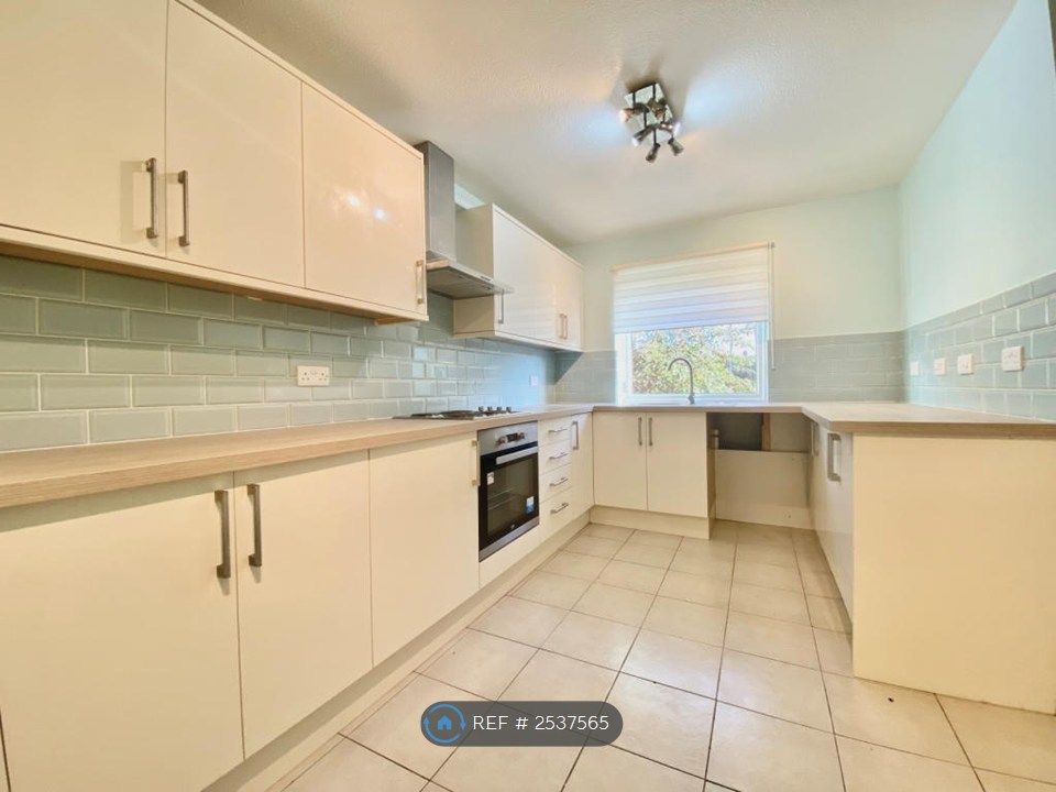 Property photo 2 of 24 Kitchen