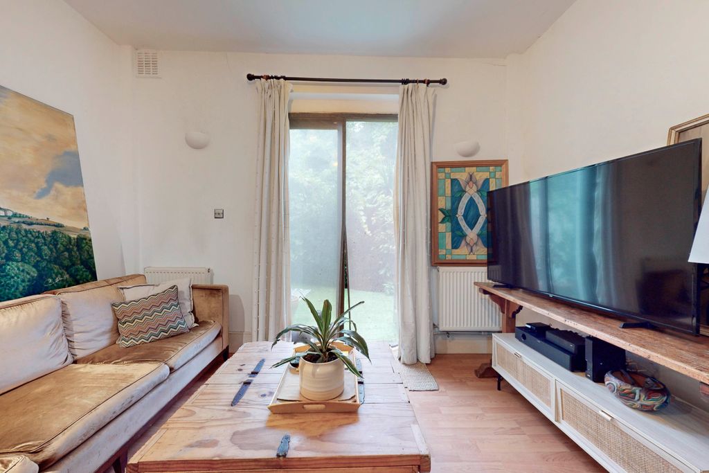 Property photo 2 of 12 P02