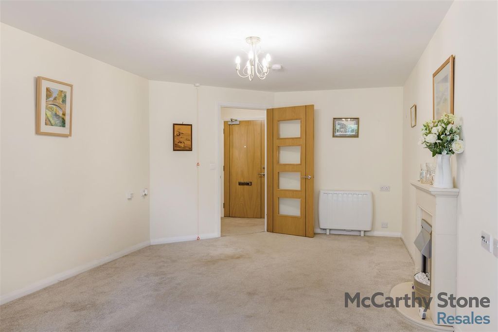 Property photo 3 of 23 8660856-Interior05.Jpg