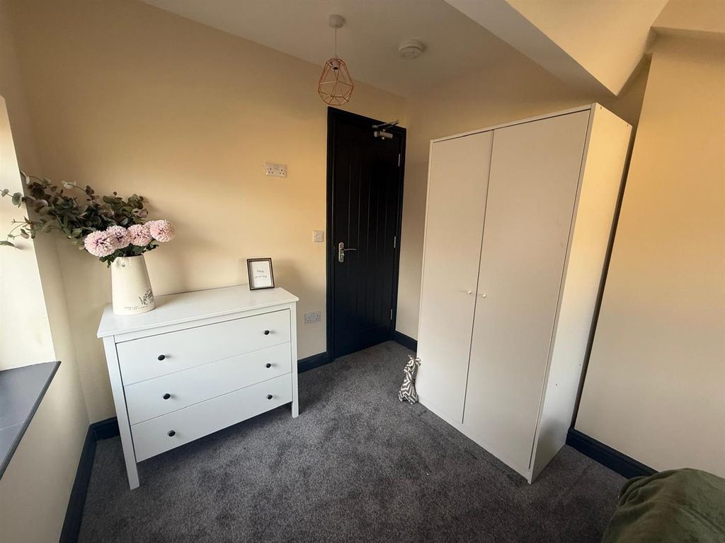 Property photo 3 of 6 Room 3 2.Jpeg