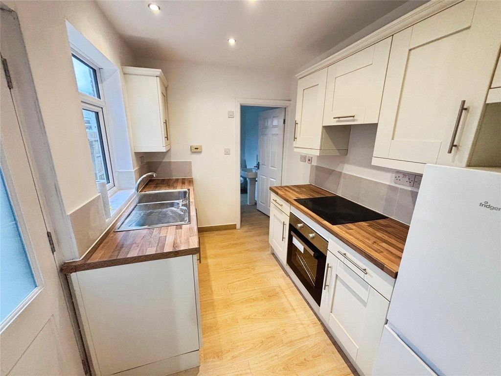 Property photo 3 of 12 Kitchen