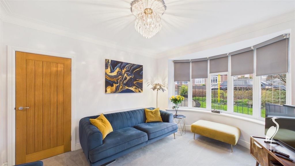 Property photo 3 of 39 Lounge