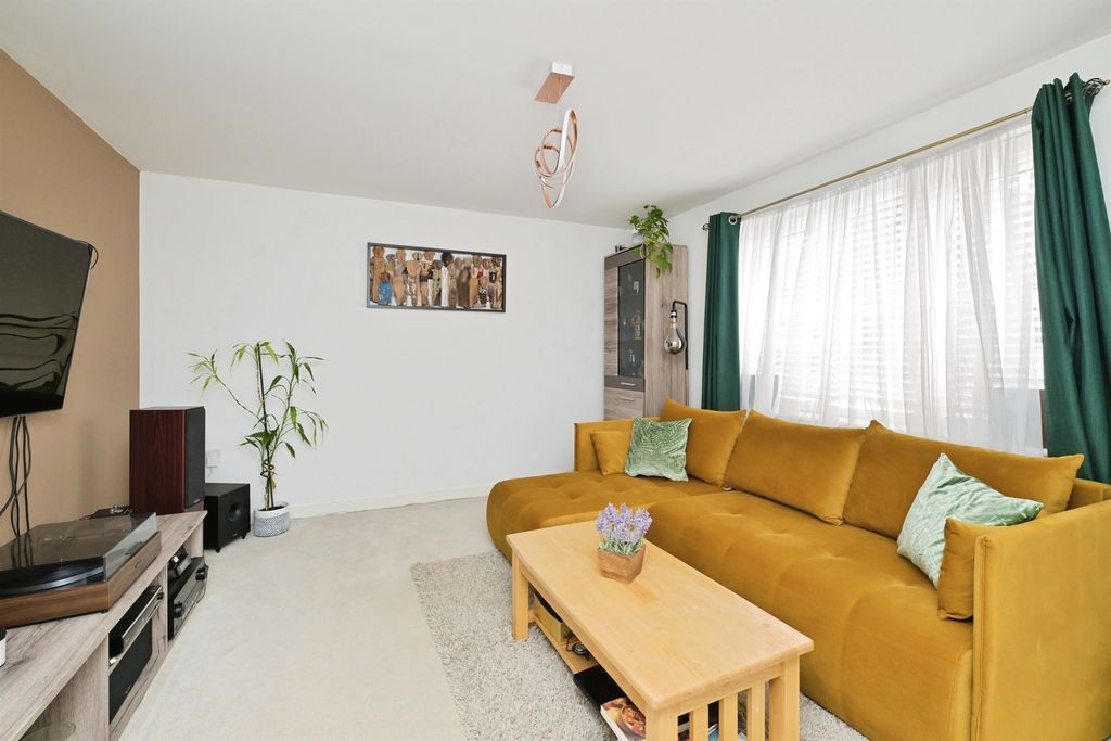 Property photo 3 of 14