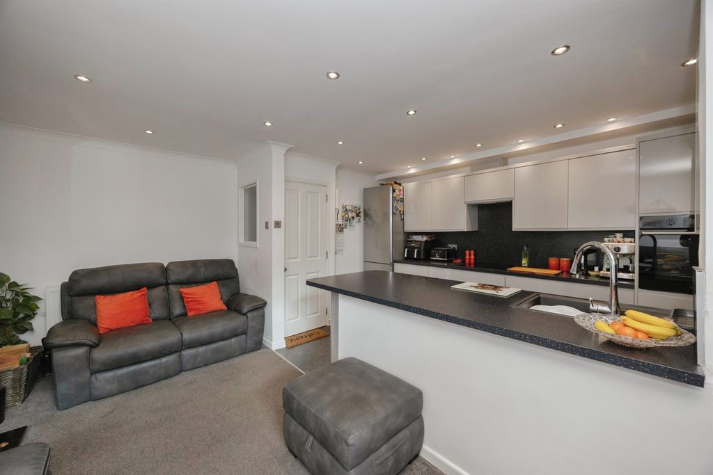 Property photo 3 of 17