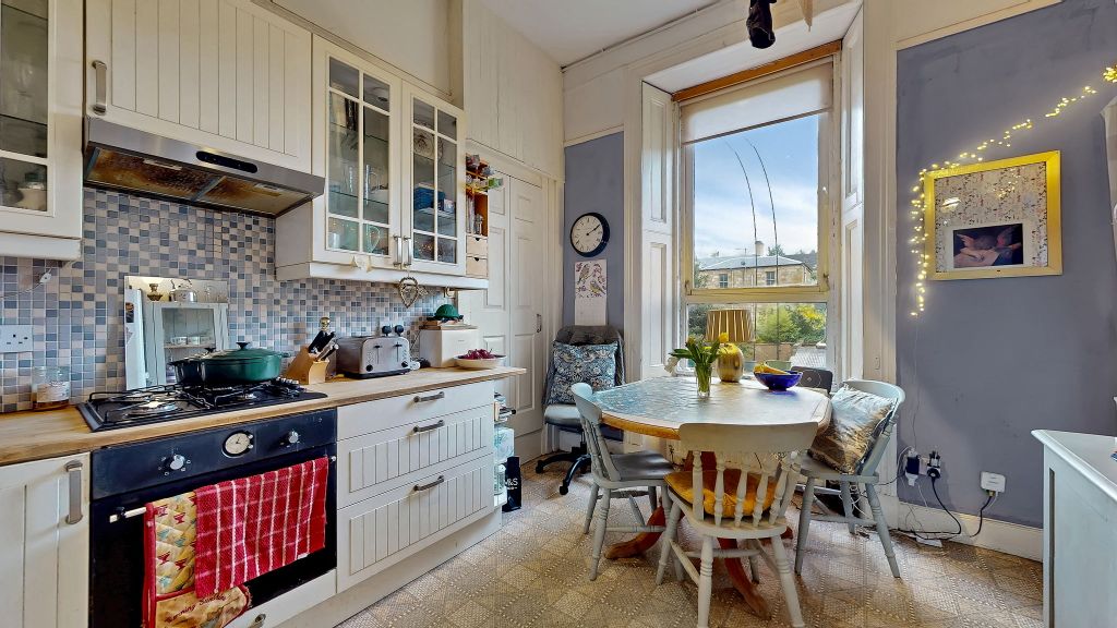 Property photo 3 of 14 35-Web-Or-Mls-78 Albert Road Flat 1.2_21