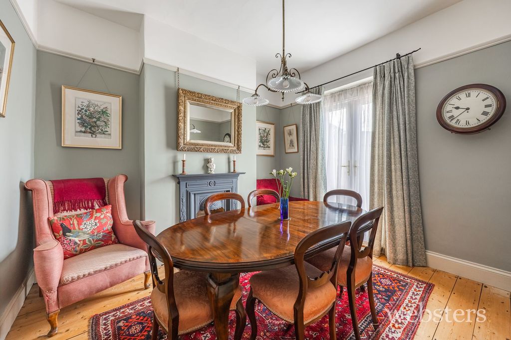 Property photo 3 of 27