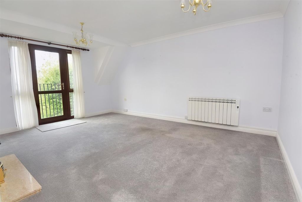 Property photo 2 of 8 Sitting/Dining Room