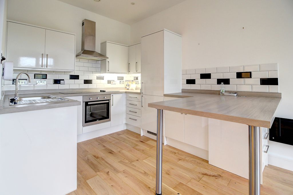 Property photo 3 of 14 Kitchen