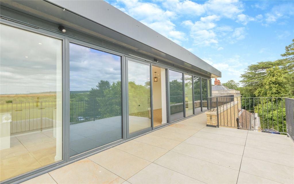 Property photo 3 of 9 Penthouse Balcony