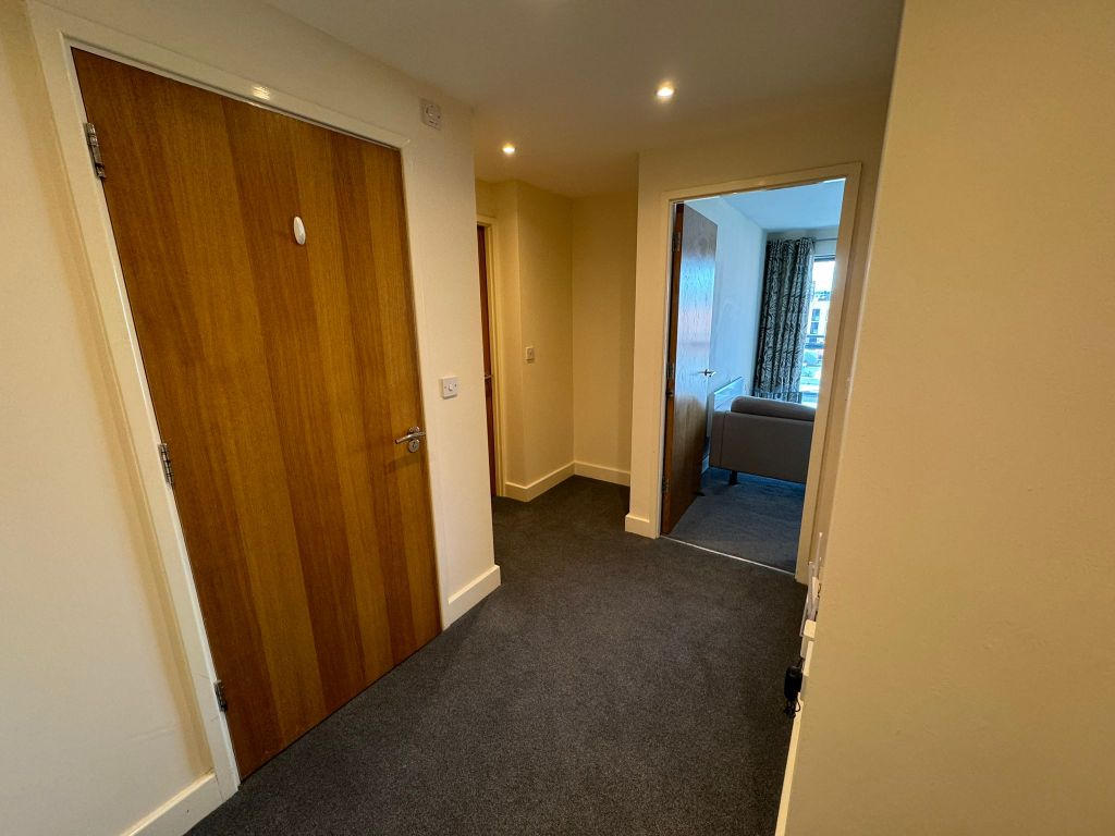 Property photo 2 of 7 Entrance Hall