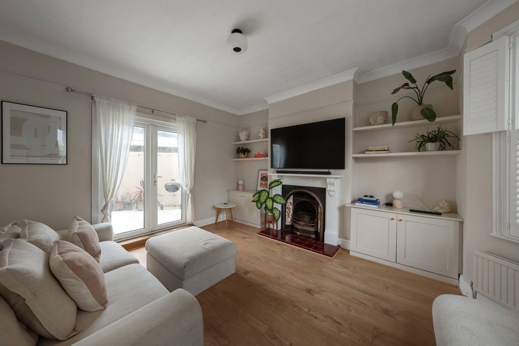 Property photo 2 of 34