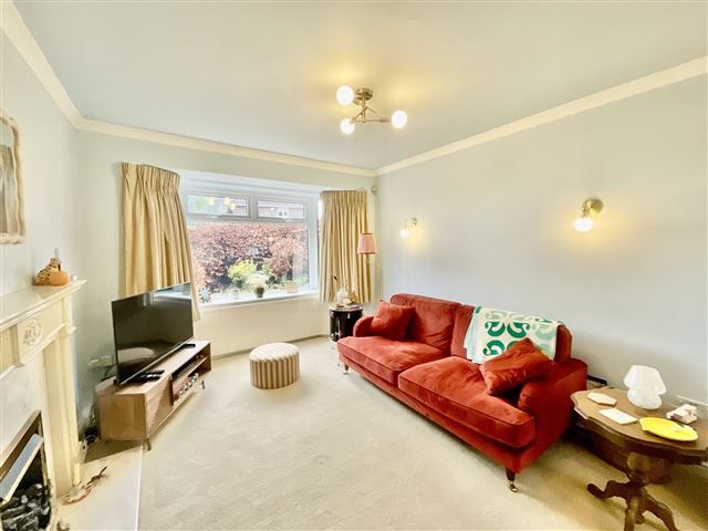 Property photo 3 of 21 Lounge