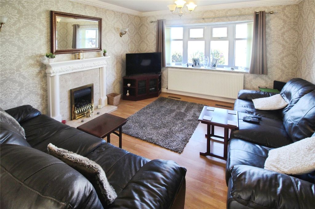 Property photo 2 of 15 Lounge