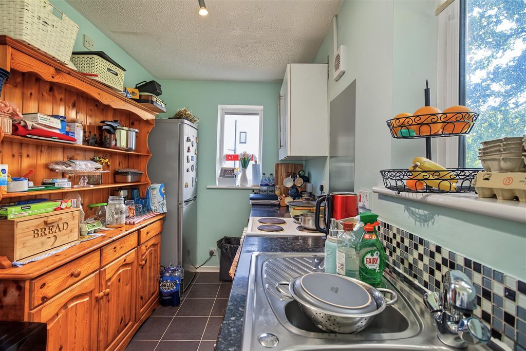 Property photo 3 of 6 Kitchen