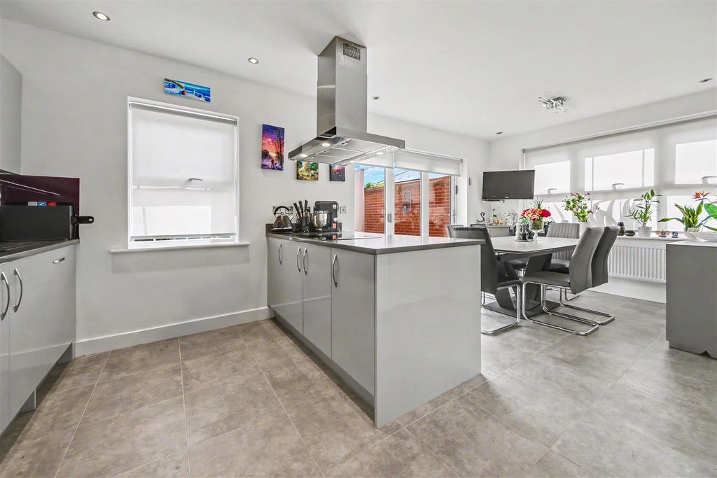 Property photo 2 of 16 Kitchen Diner.Jpg