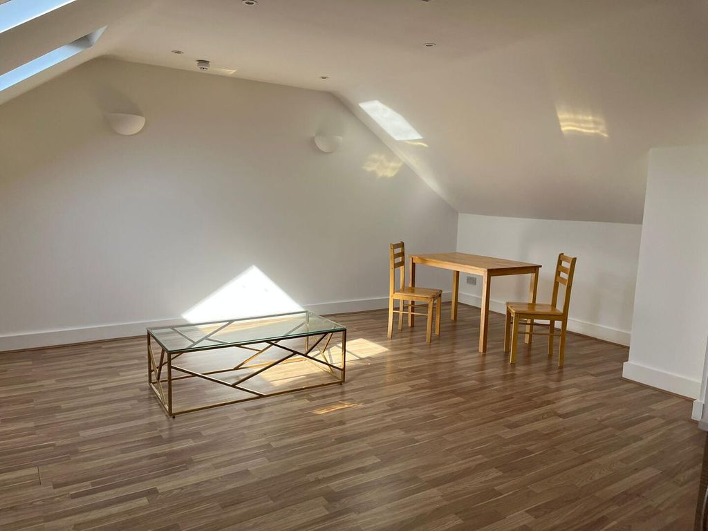 Property photo 1 of 11 Loft
