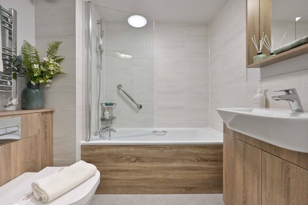 Additional image 5 of 2 bed flat for saleTrinity Street, Fareham, Hampshire PO16