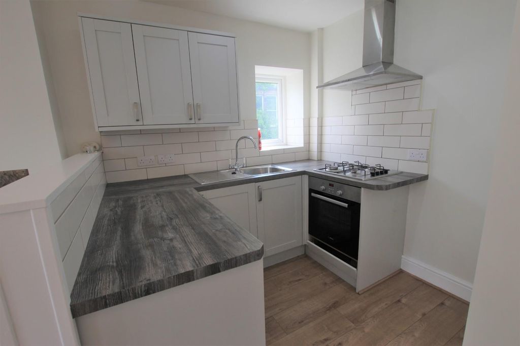 Property photo 2 of 11 Kitchen