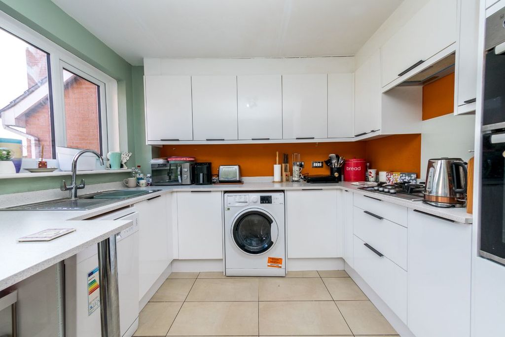 Property photo 3 of 33